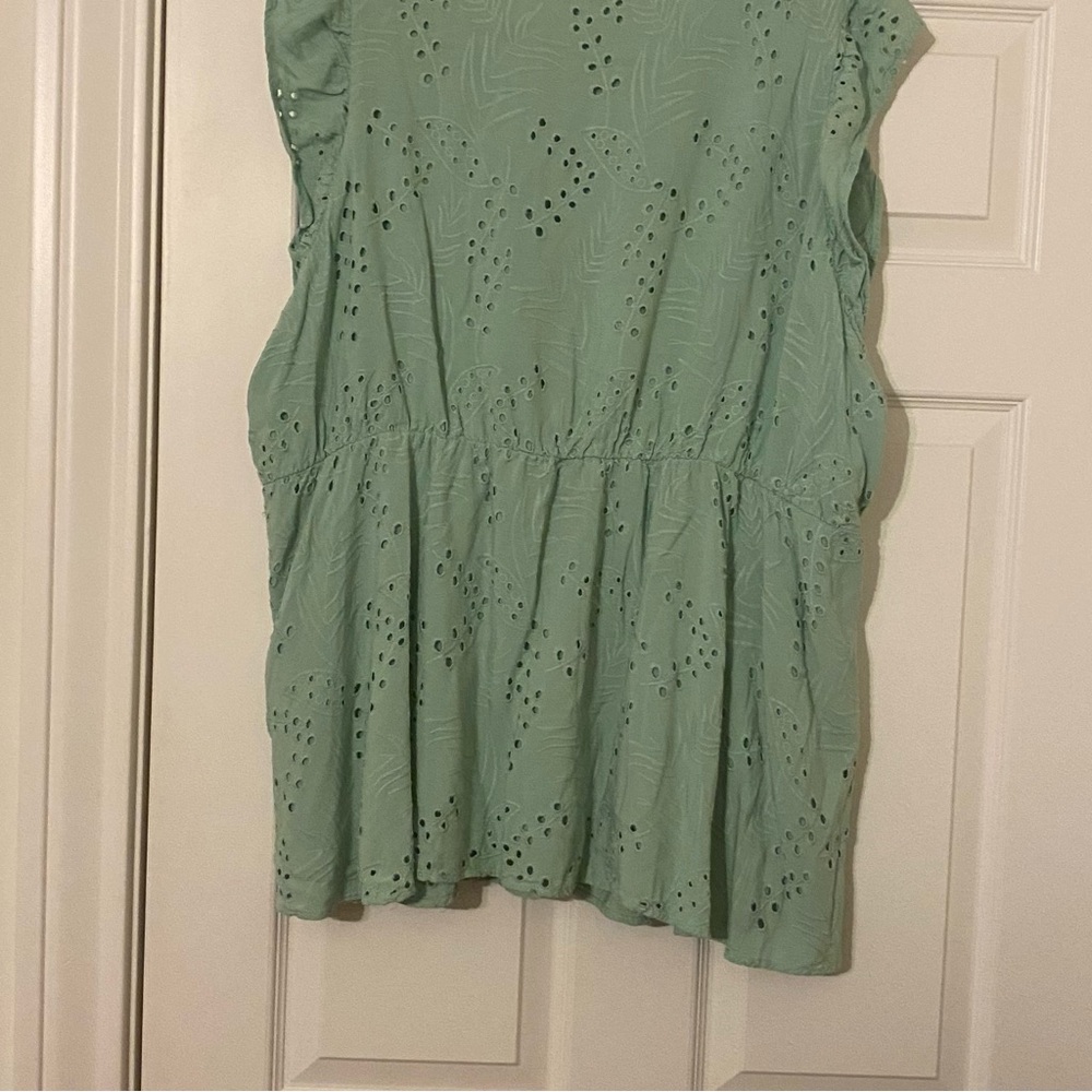 Torrid Eyelet Ruffle Sleeve Babydoll Top Green size 5 - Picture 3 of 10